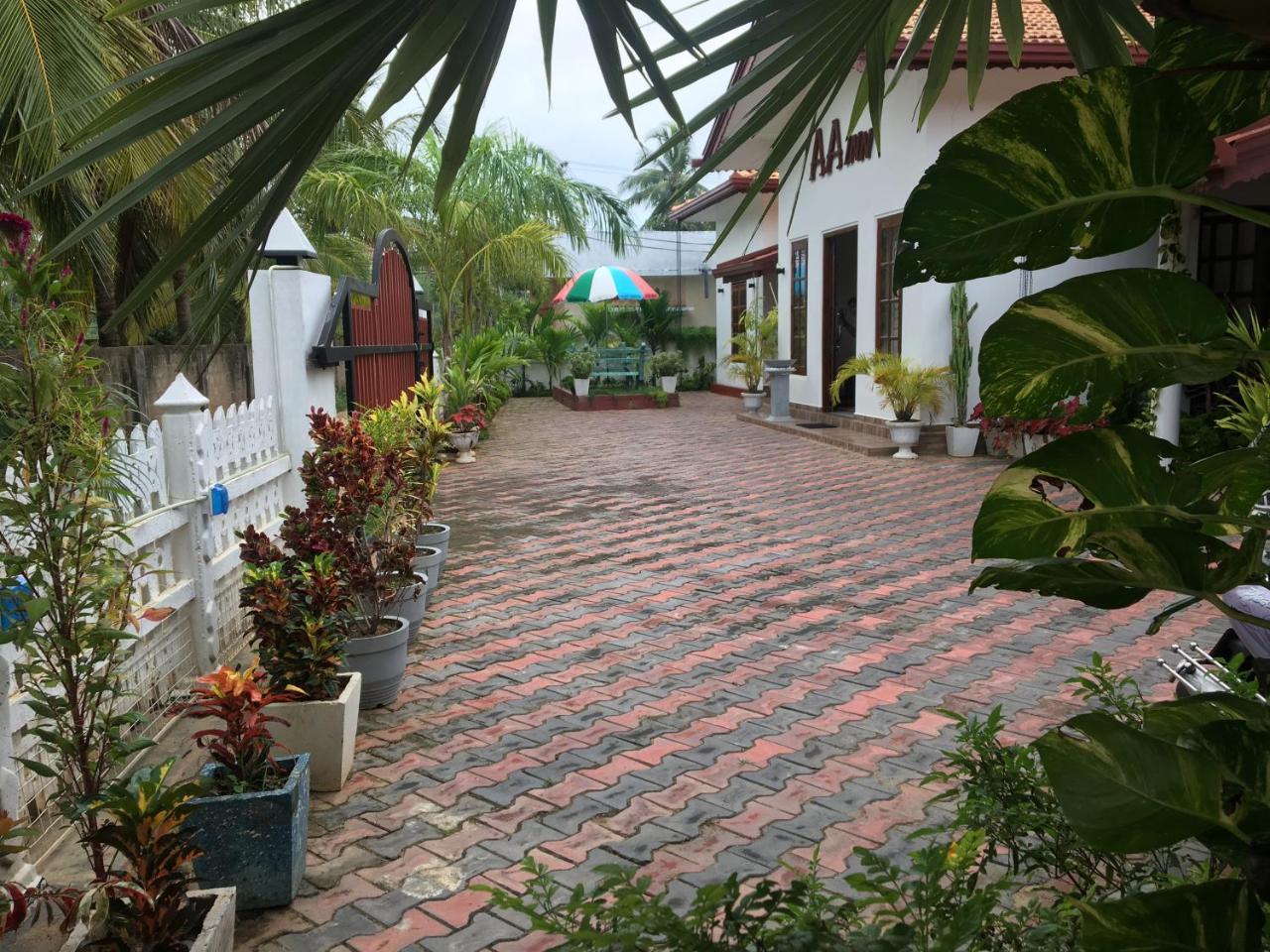 Aa Inn Trincomalee Exterior foto