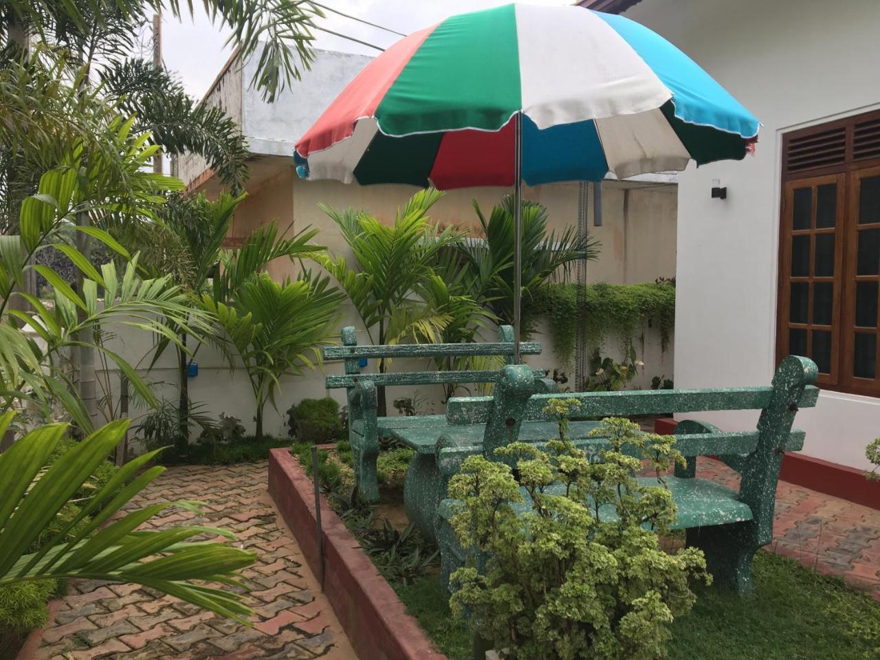 Aa Inn Trincomalee Exterior foto